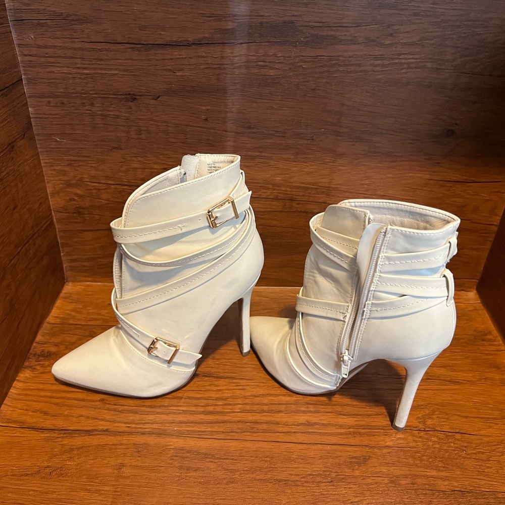 Chic White Heeled Booties